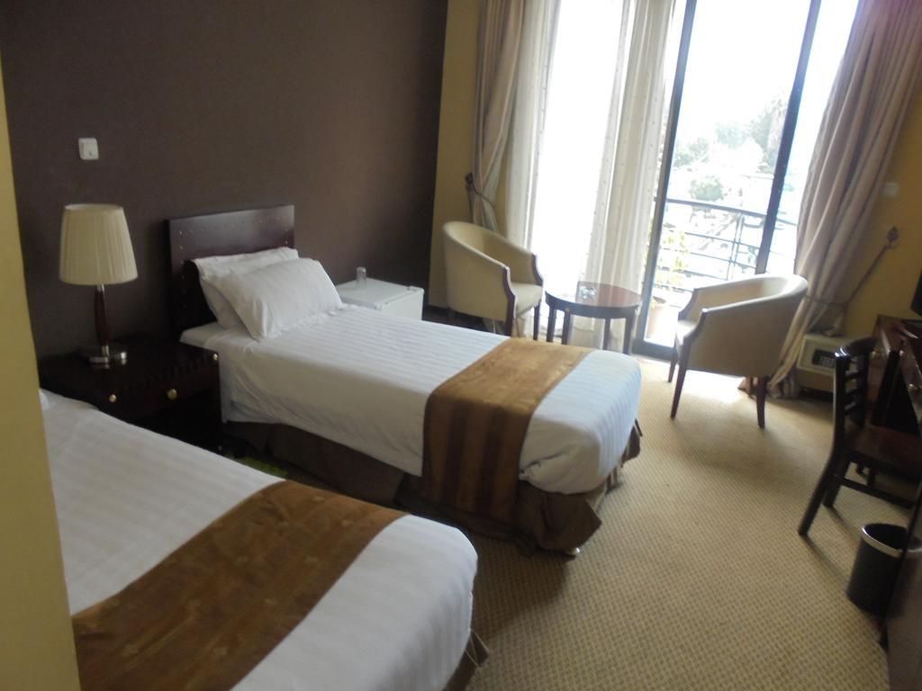 Soramba Hotel Business Plc Addis Ababa Exteriör bild