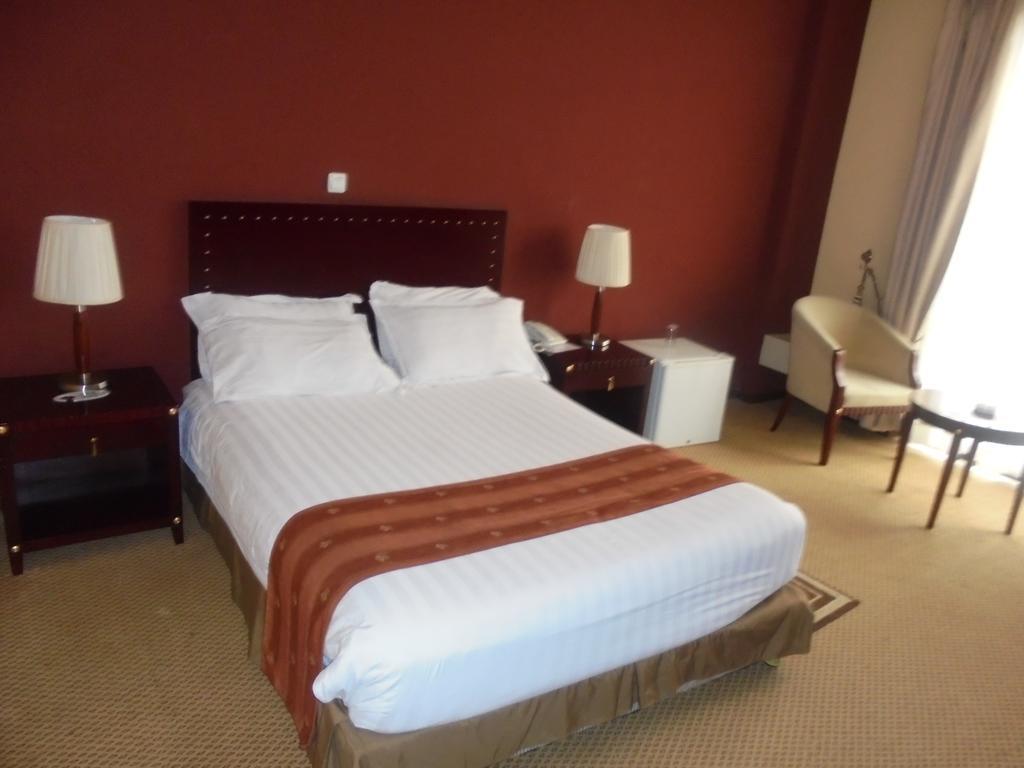 Soramba Hotel Business Plc Addis Ababa Exteriör bild