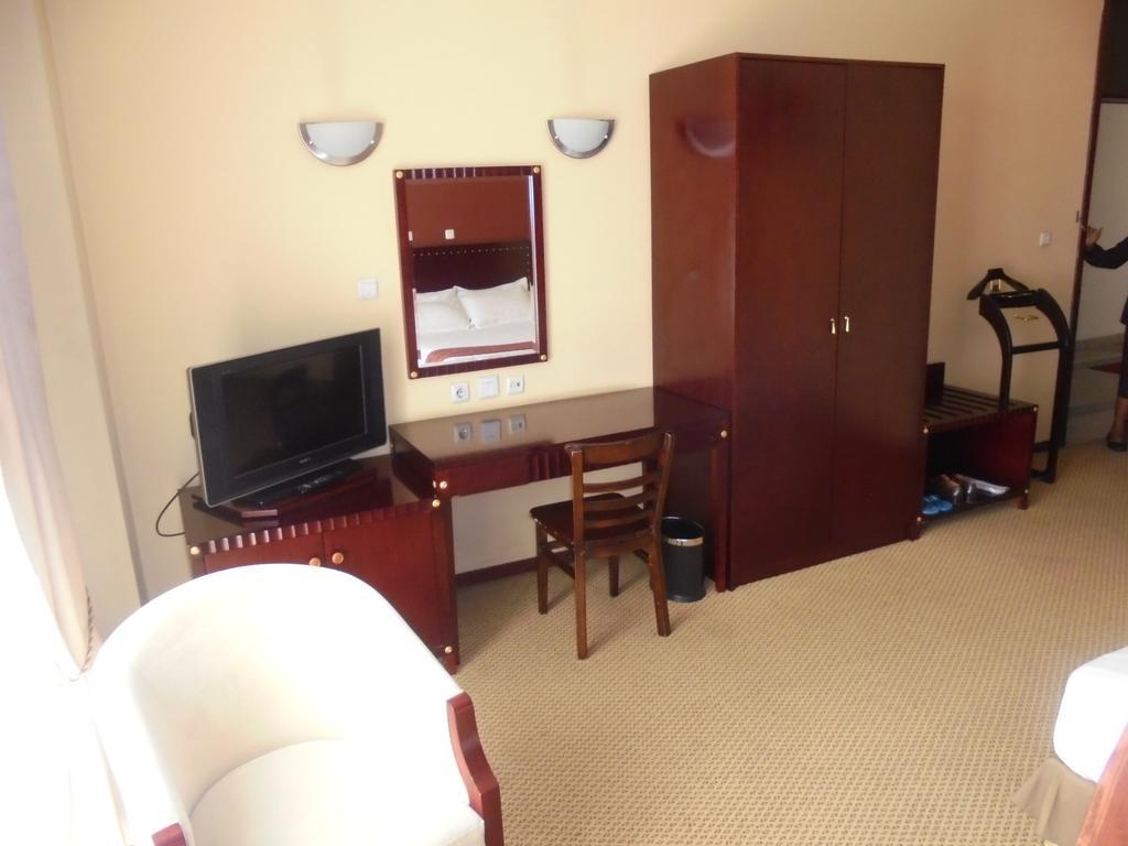 Soramba Hotel Business Plc Addis Ababa Exteriör bild