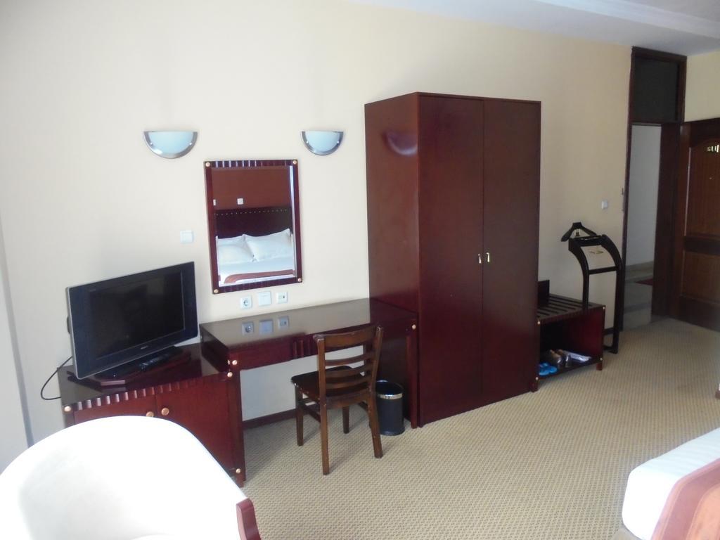 Soramba Hotel Business Plc Addis Ababa Exteriör bild