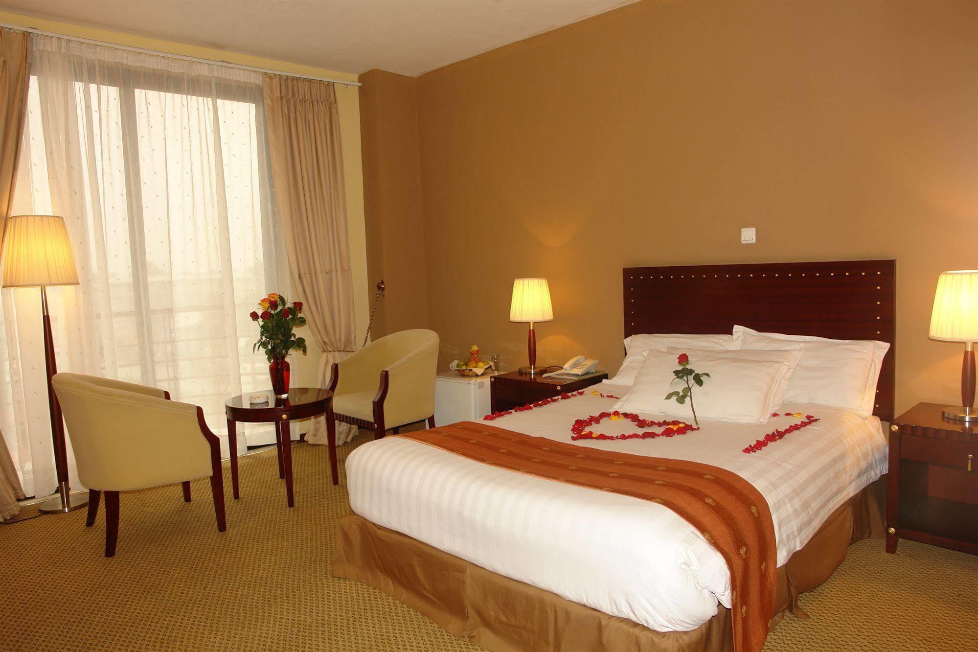Soramba Hotel Business Plc Addis Ababa Exteriör bild